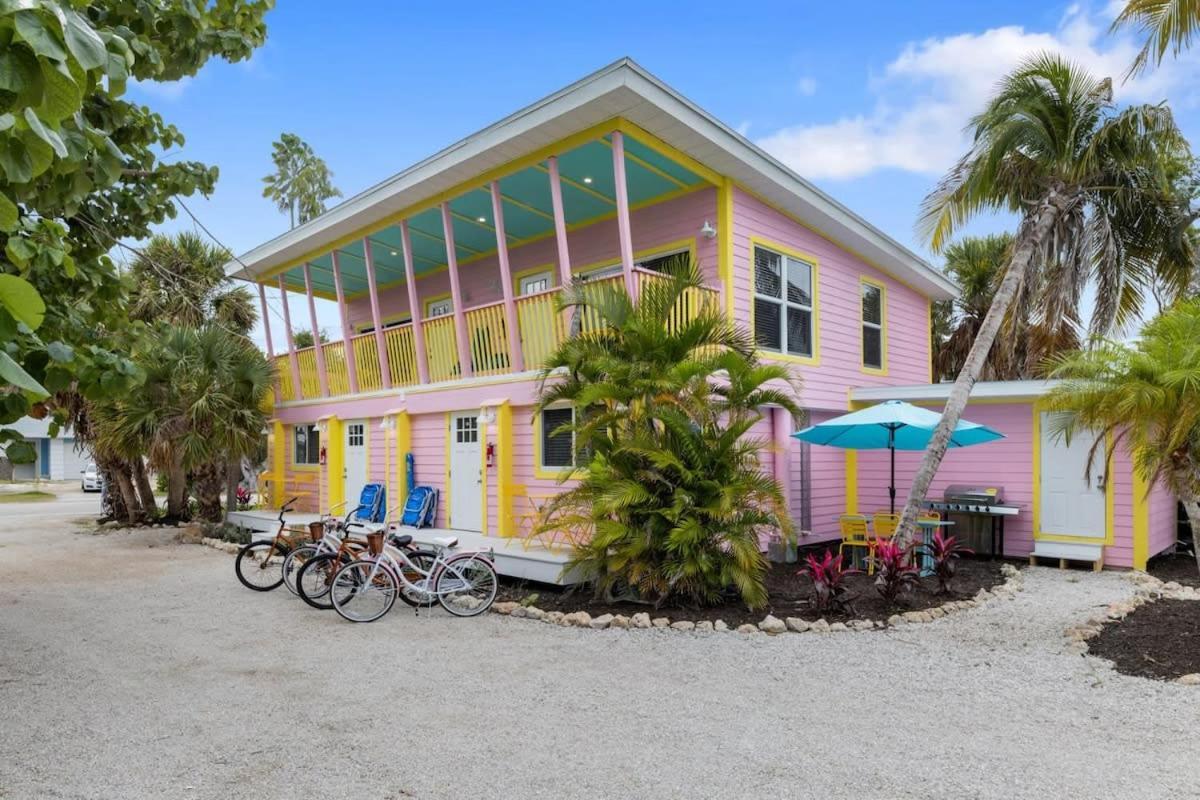 Charming Suite With Balcony And Bikes At Historic Sandpiper Inn سانيبل المظهر الخارجي الصورة
