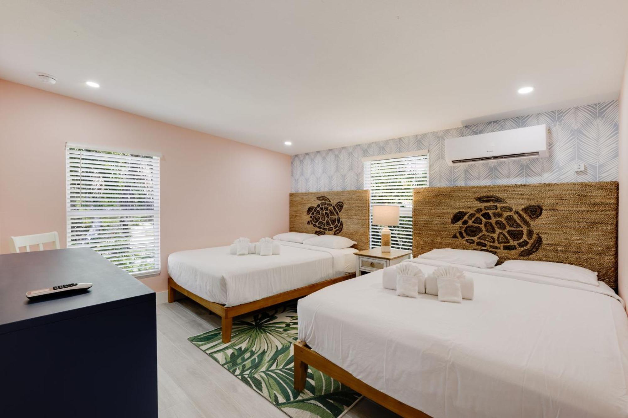 Charming Suite With Balcony And Bikes At Historic Sandpiper Inn سانيبل المظهر الخارجي الصورة